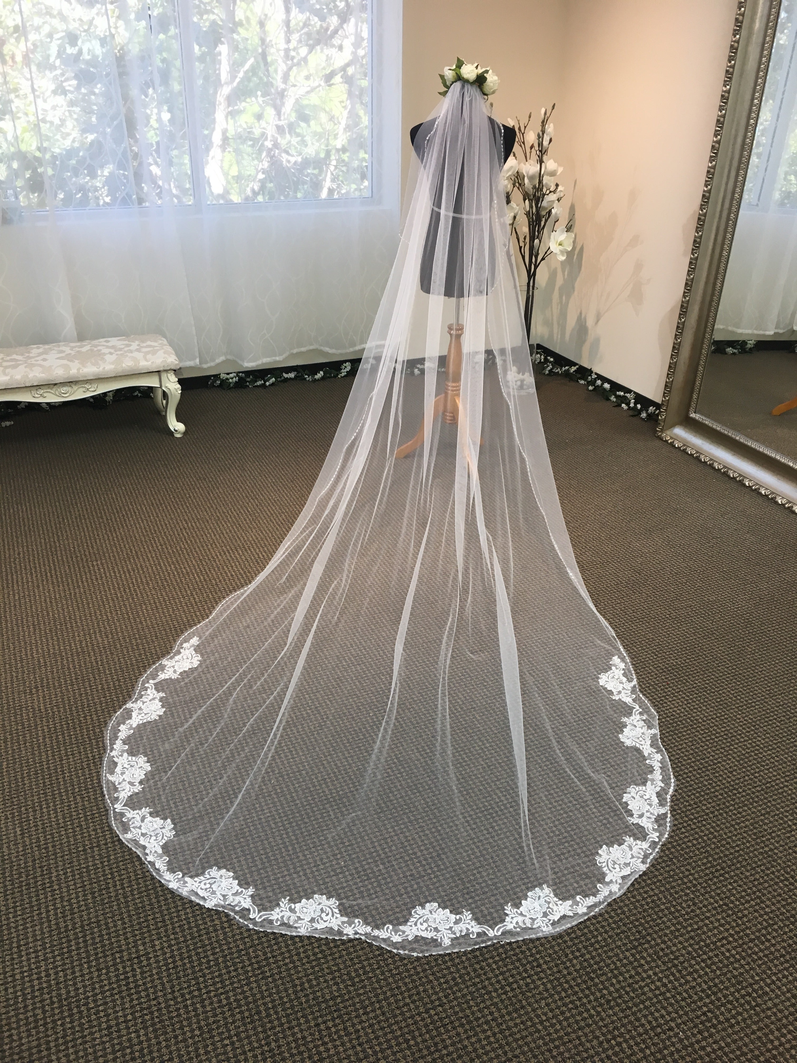 Lunss Handmade Beaded Lace Extended Cathedral Bridal Veil